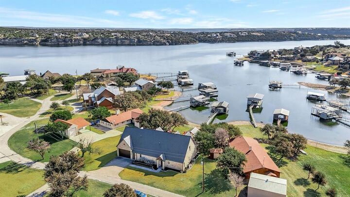 Property Photo:  1010 Robin Lane  TX 76449 