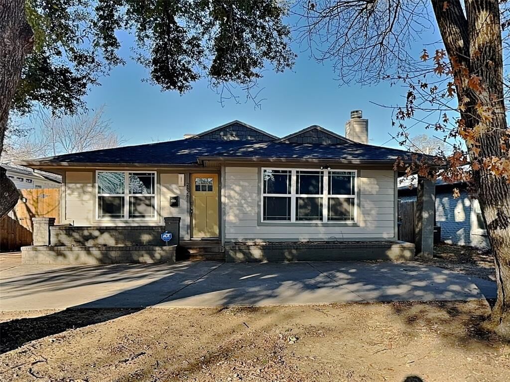 Property Photo:  2828 Livingston Avenue  TX 76110 