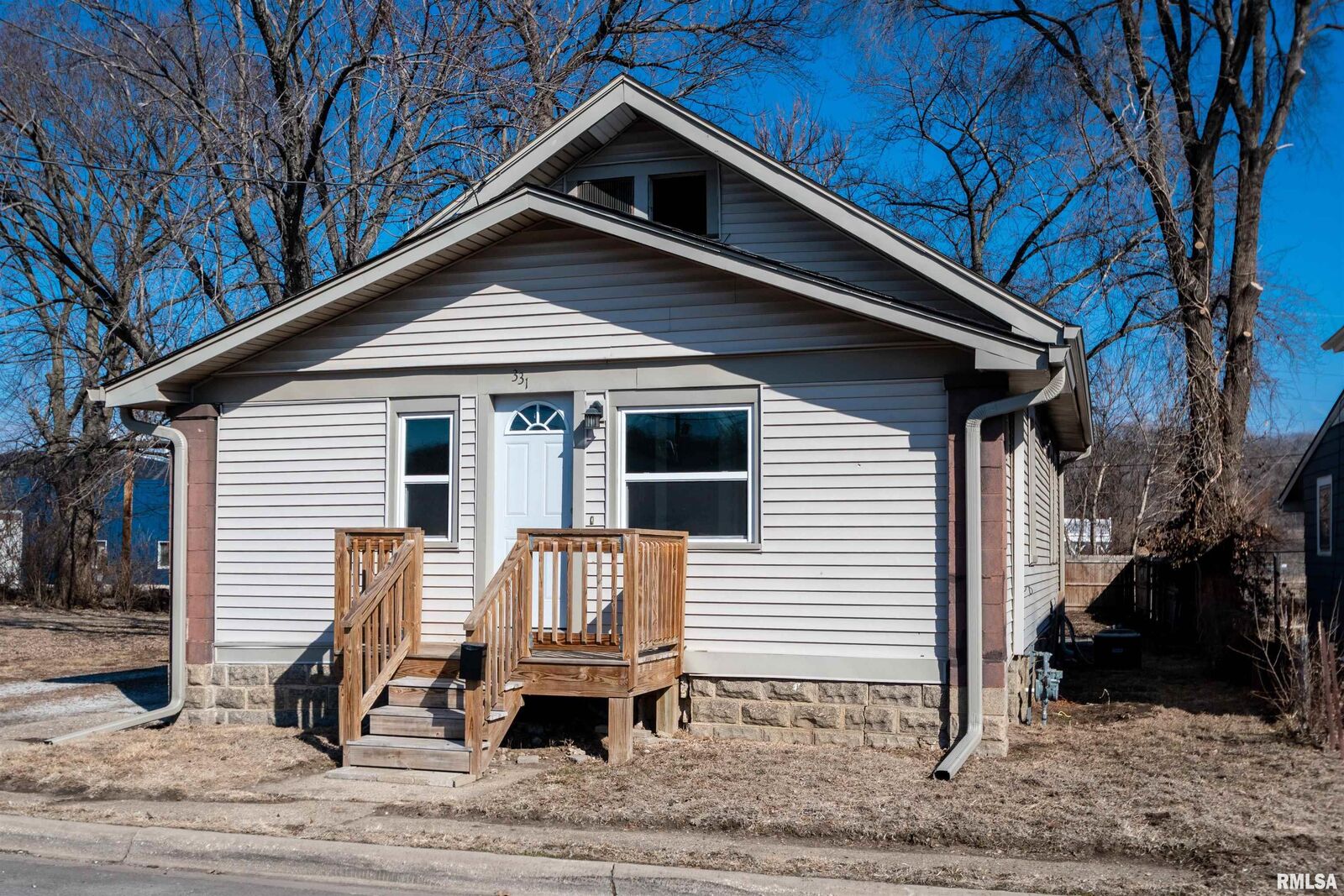 Property Photo:  331 McKinley Street  IL 61611 