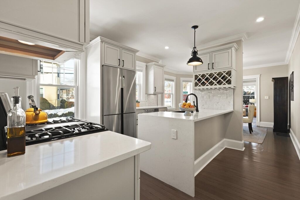 Property Photo:  504 Main St 1  MA 02472 