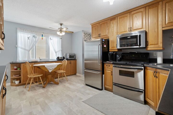 Property Photo:  5223 42 Street  AB T4V 1A7 