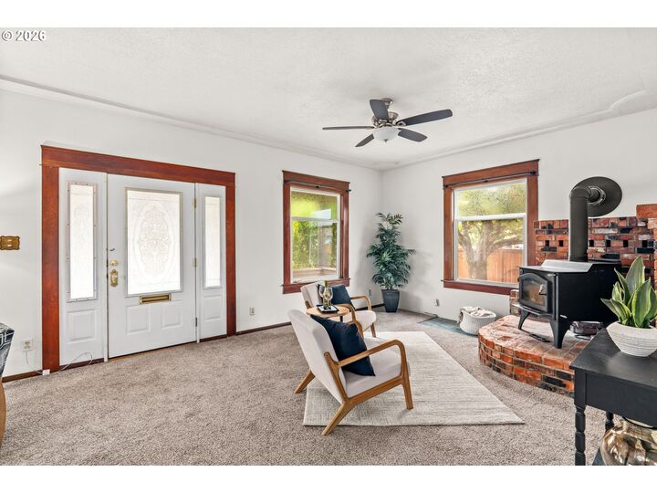 Property Photo:  409 N 8th St  OR 97424 