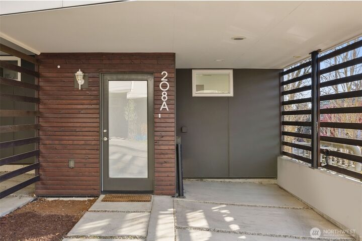 Property Photo:  208  16th Avenue A  WA 98122 