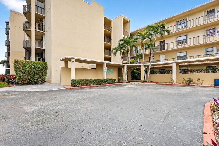 Property Photo:  890 N Federal Highway 403  FL 33462 