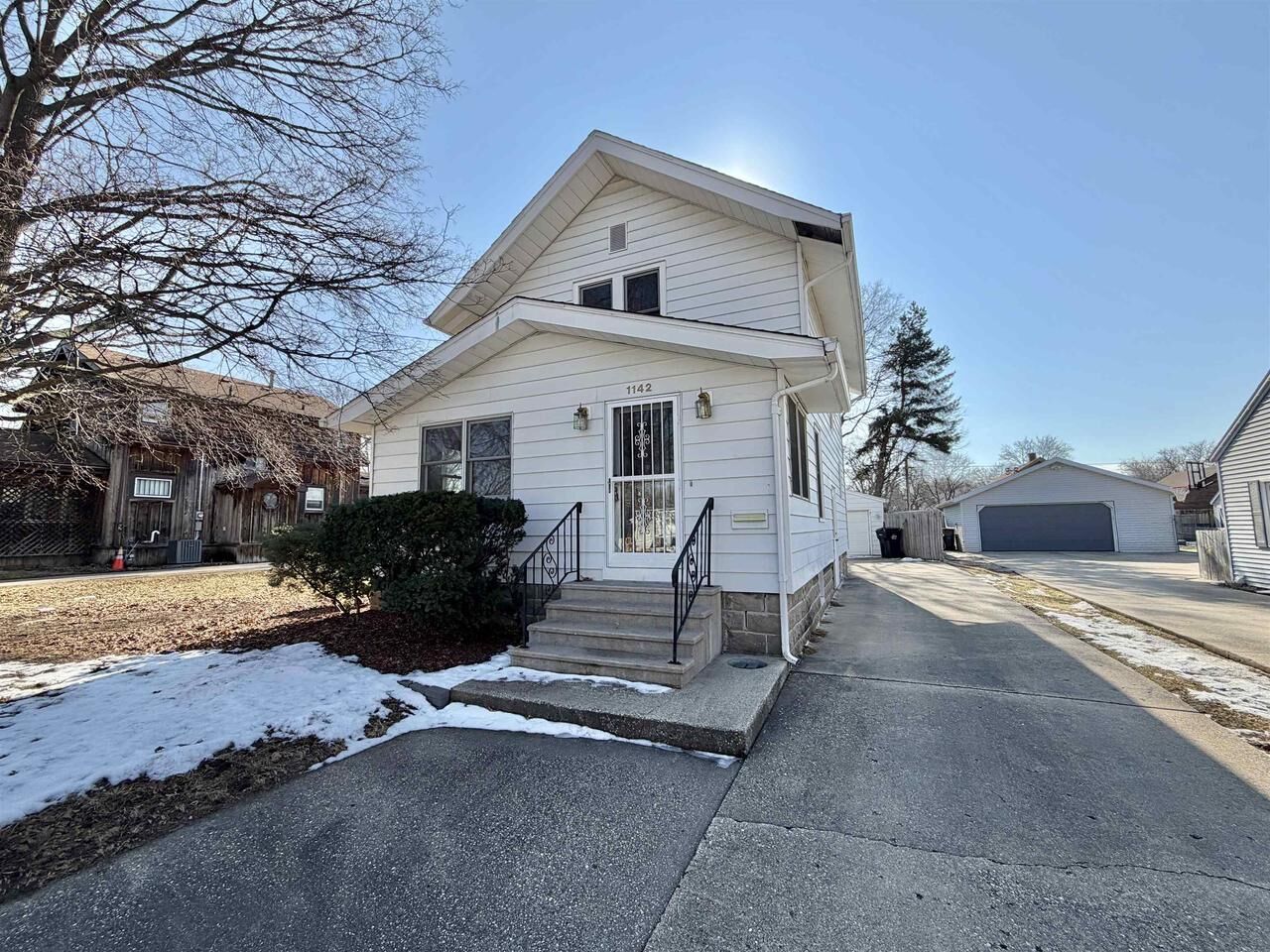 Property Photo:  1142 West Jackson Street  WI 53511 