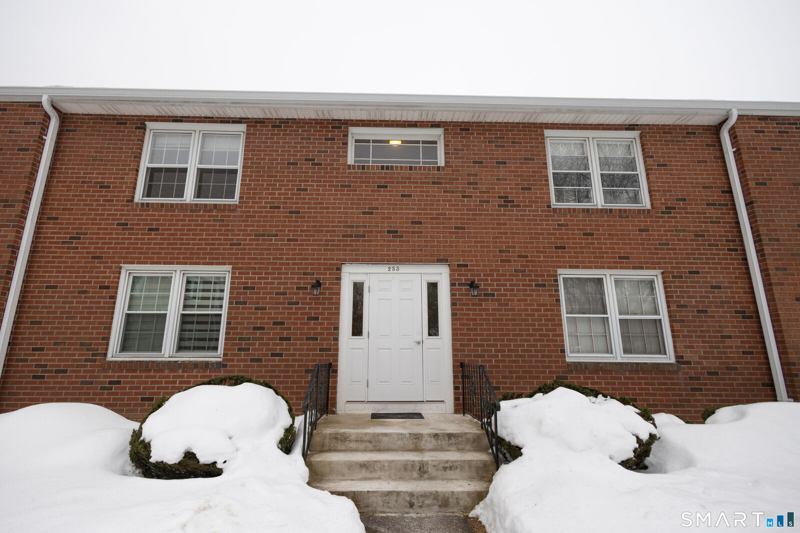 Property Photo: 253 Cooke Street Apt D CT 06062