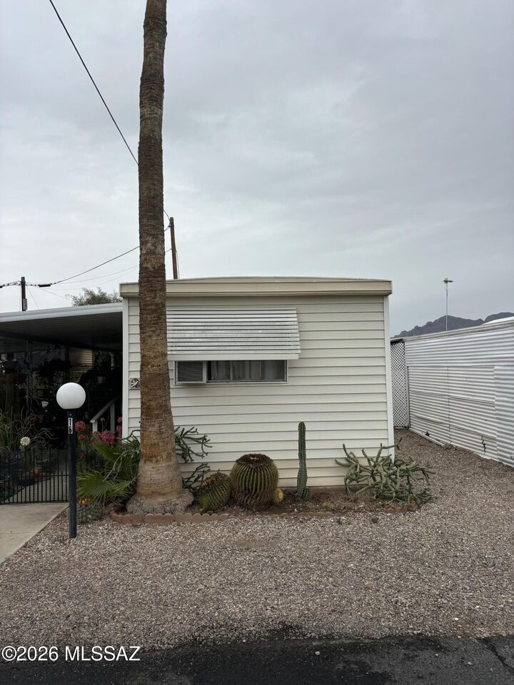 Property Photo:  620 W Limberlost Drive 18  AZ 85705 
