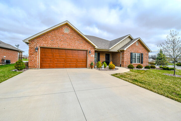 Property Photo:  607 W Bentley Circle  OH 45373 