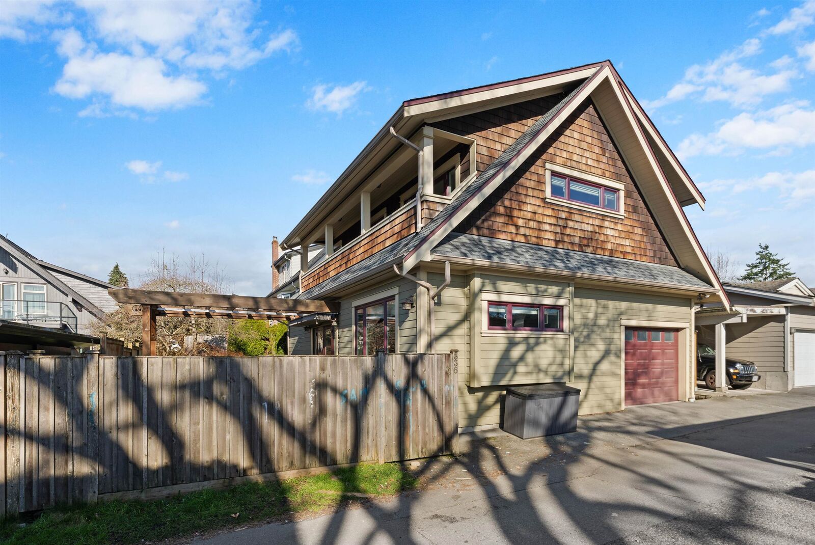 Property Photo: 335 E 8th Street BC V7L 1Z2