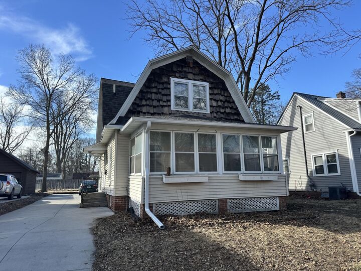Property Photo:  607 Lynn Avenue  IA 50014 