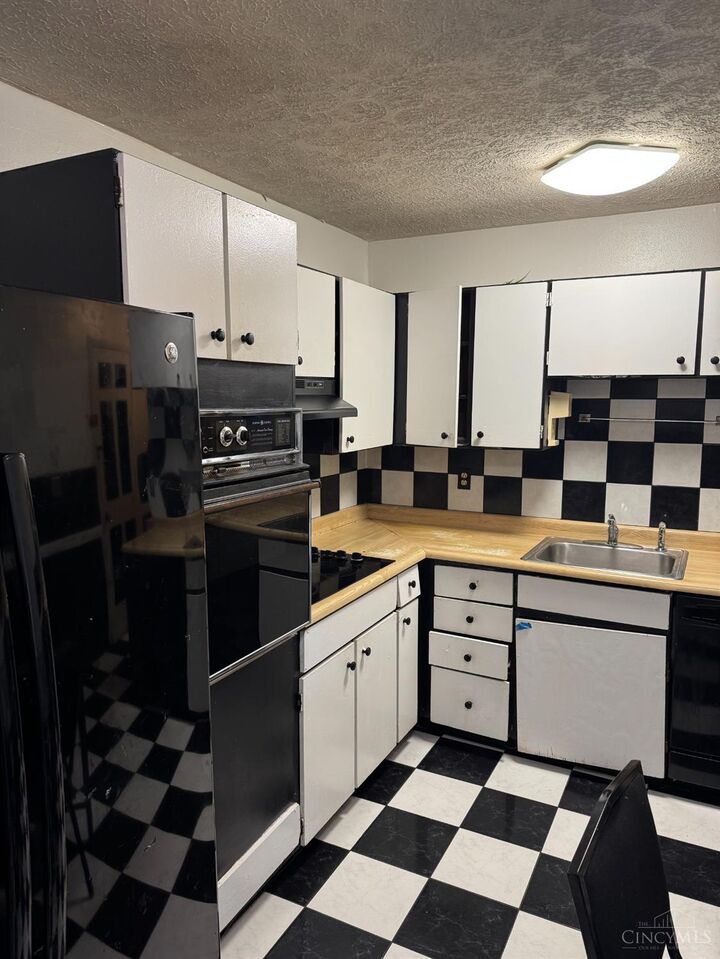 Property Photo: 1478 Bonneville Lane OH 45231