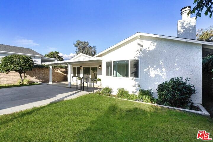 Property Photo:  914 N Evergreen St  CA 91505 