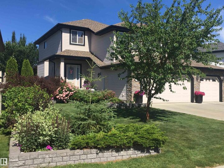 Photo de la propriété:  7548 Speaker Wy NW  AB T6R 0P1 