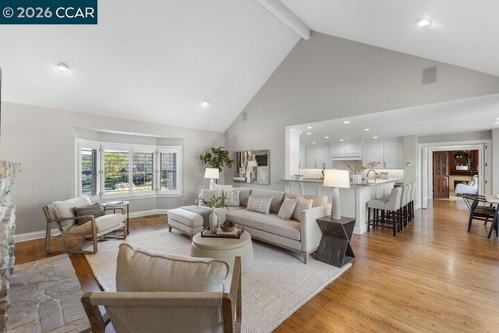 Property Photo:  10 Crownridge Dr  CA 94506 