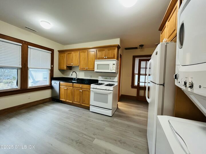 Property Photo: 18 Grand Street 2 CT 06830