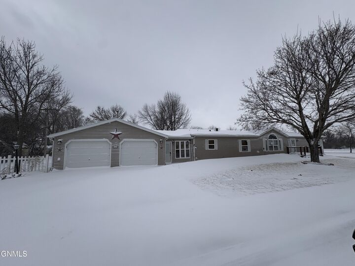 Property Photo:  319 8th Avenue N  ND 58436 