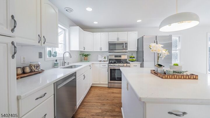 Property Photo:  16 Walnut Ct  NJ 07079 