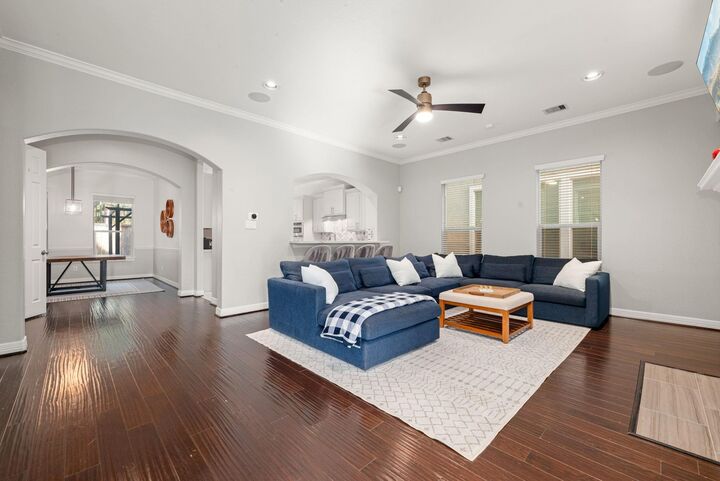 Property Photo: 2833 Shadow Woods Court TX 77043