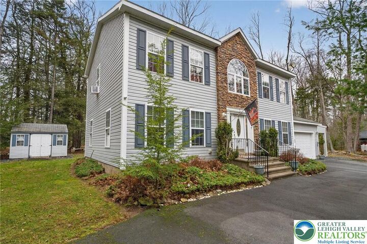 Property Photo: 216 Pheasant Place PA 18466