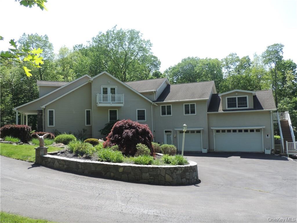 Property Photo:  49 Woodcrest Drive  NY 12533 
