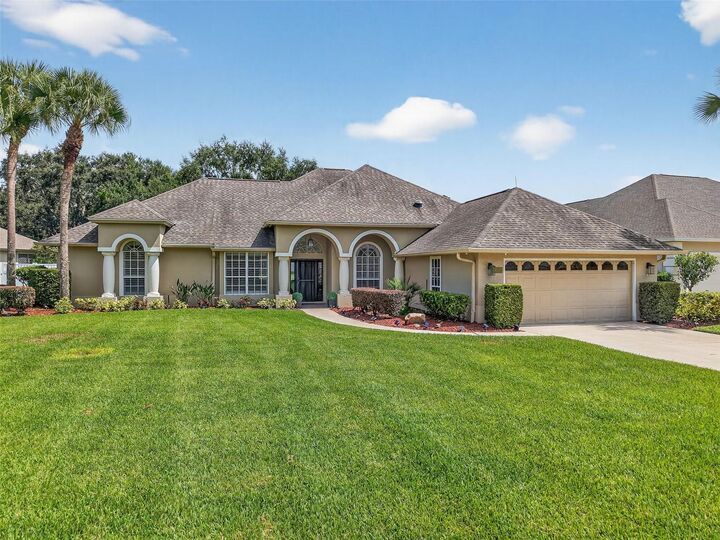 Property Photo:  19147 Park Place Boulevard  FL 32736 