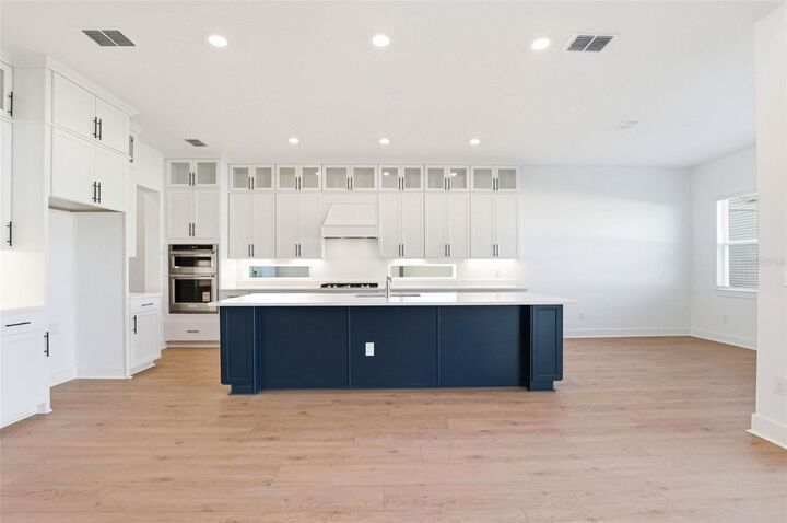 Property Photo:  6962 Jared Oaks Drive  FL 33545 