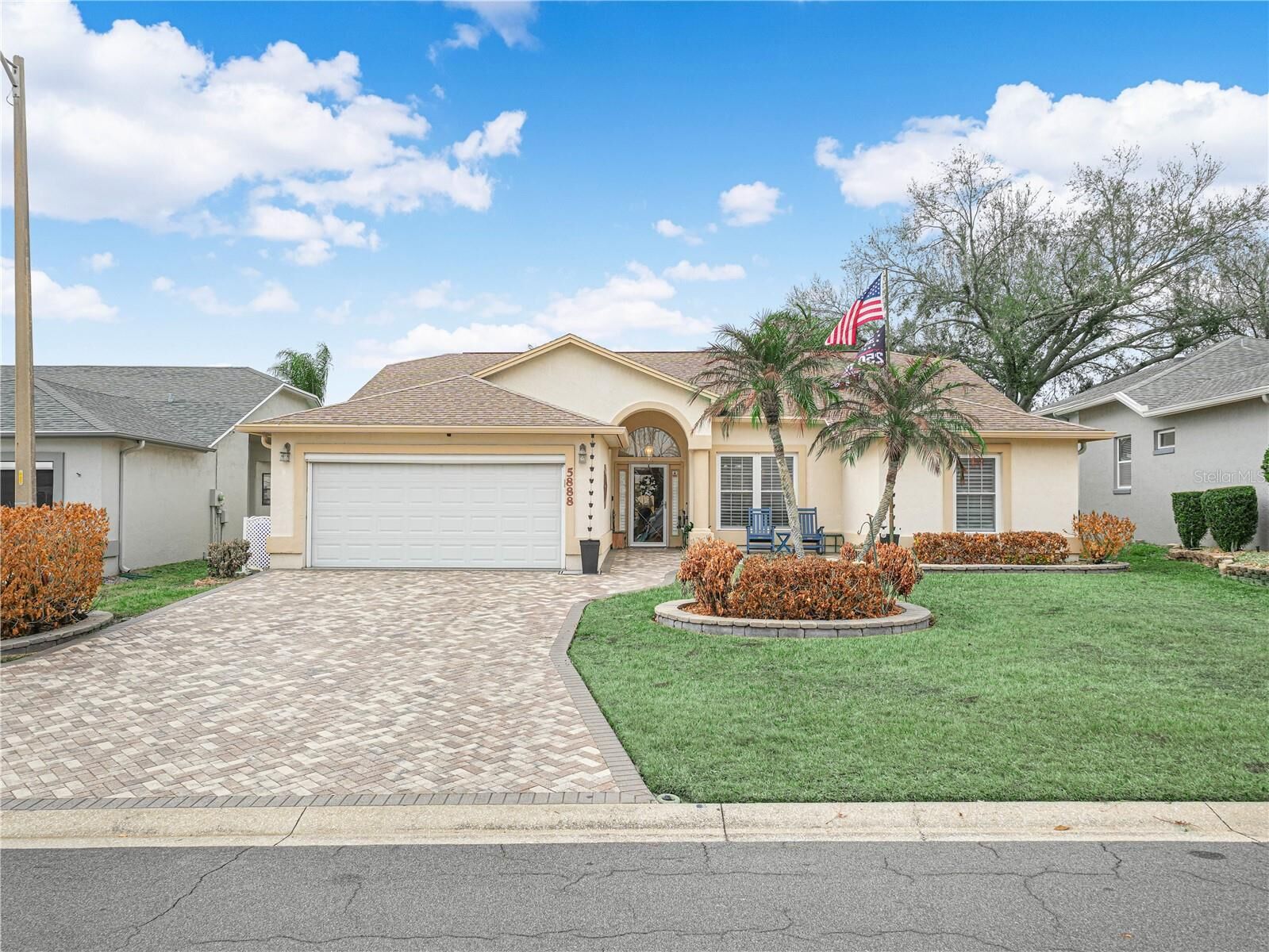 Property Photo:  5888 Sandpipers Drive  FL 33809 