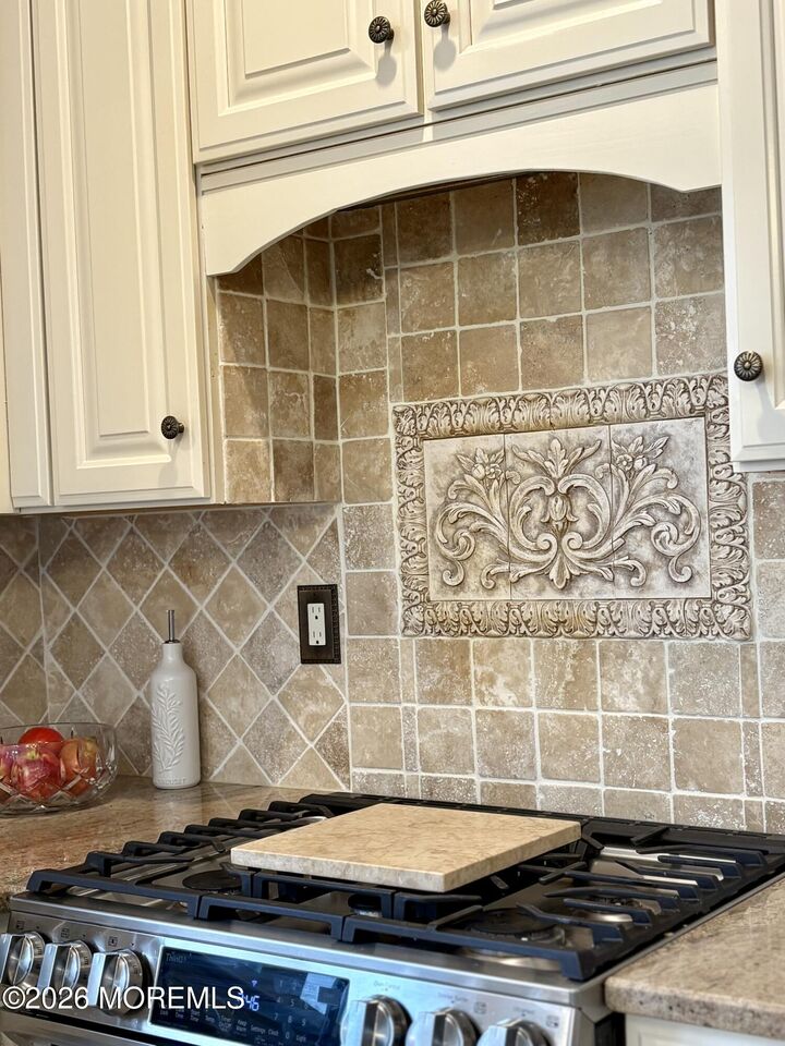 Property Photo:  15 Rodeo Drive  NJ 08527 