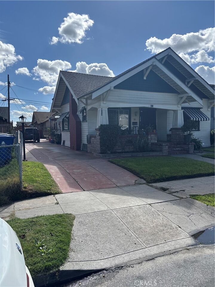 Property Photo: 426 W 51st CA 90037