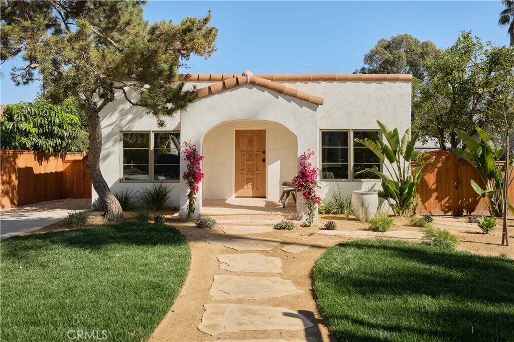 Property Photo:  3433 Larga Avenue  CA 90039 