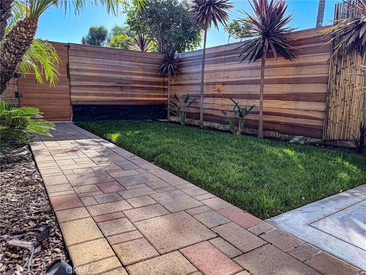 Property Photo:  21865 Jinetes  CA 92691 