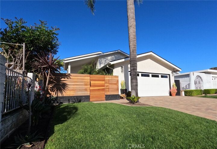 Property Photo:  21865 Jinetes  CA 92691 