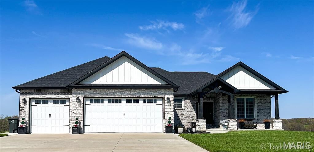 Property Photo: 303 Orange Bowl Drive MO 63701