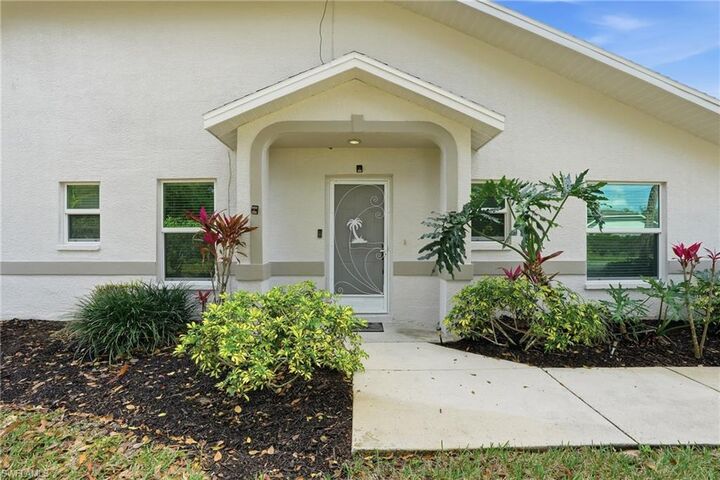 Property Photo: 1844 W Crown Pointe Blvd FL 34112