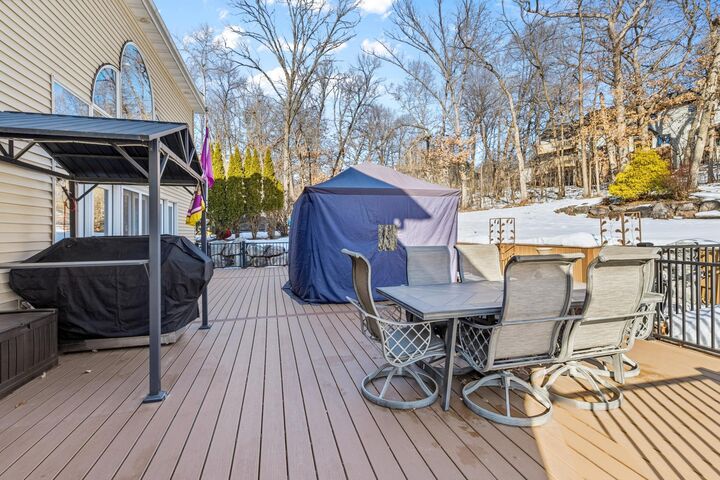 Property Photo:  214 Galahad Place N  WI 54016 