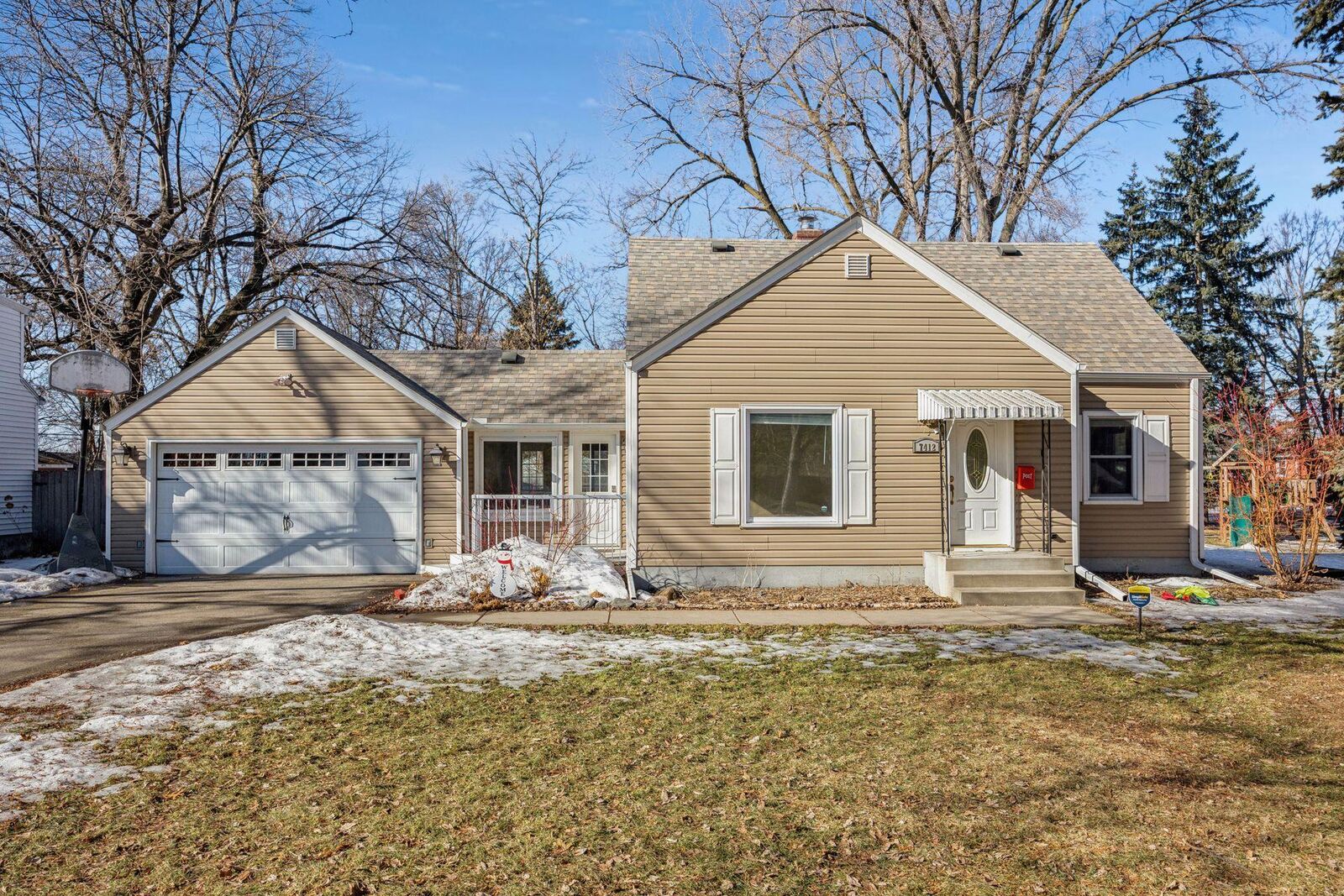 Property Photo: 7412 Pillsbury Avenue S MN 55423