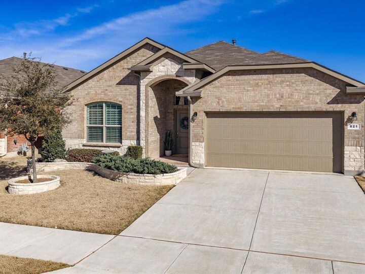 Property Photo:  821 Blackhorse Trail  TX 76247 