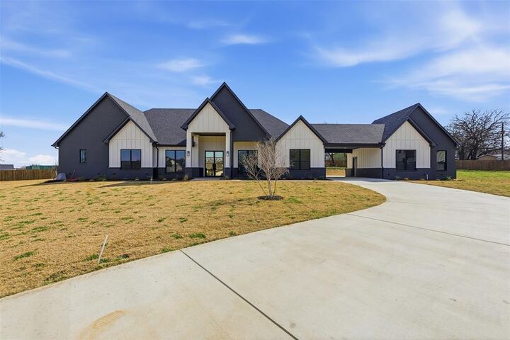 Property Photo:  5833 Grey Wolf Court  TX 76140 