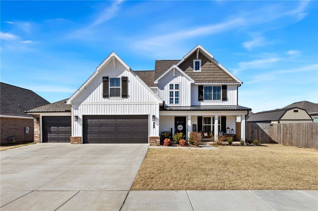 Property Photo:  652 S Baggett Street  AR 72753 