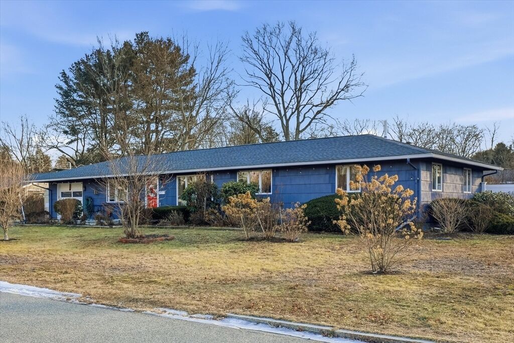 Property Photo:  14 Ridgefield Dr  MA 01701 