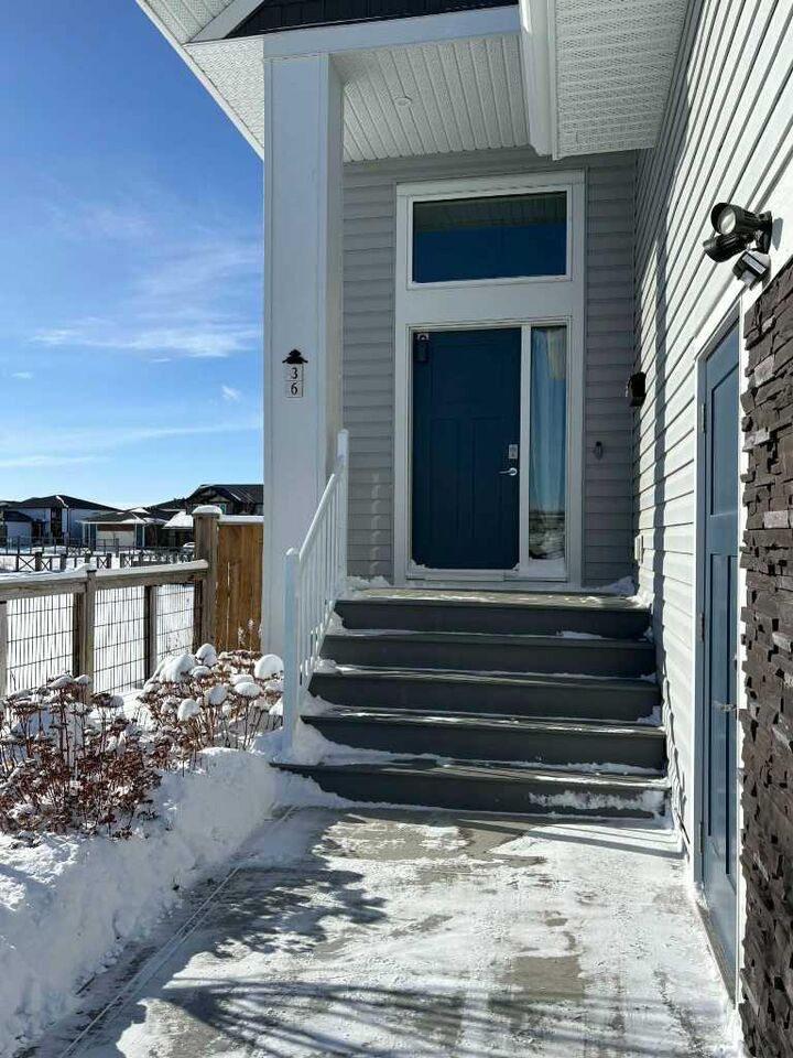 Property Photo:  36 Thorkman Avenue  AB T4P 0Y8 