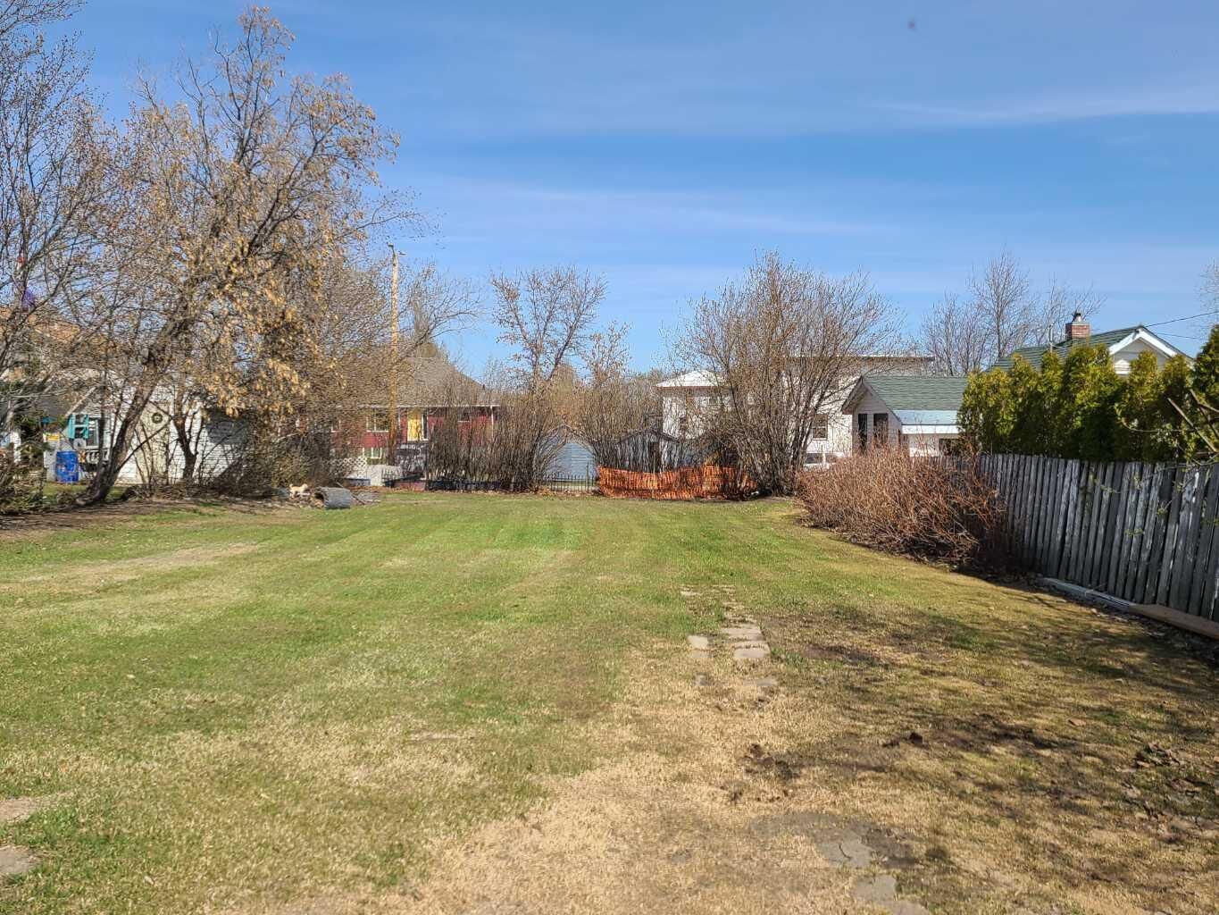 Property Photo:  10022 98 Street  AB T0H 3C0 