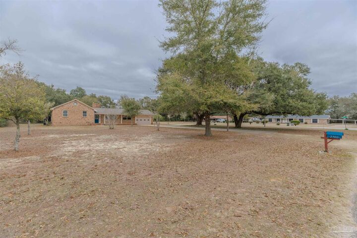 Property Photo: 2700 Nandora Ave FL 32526