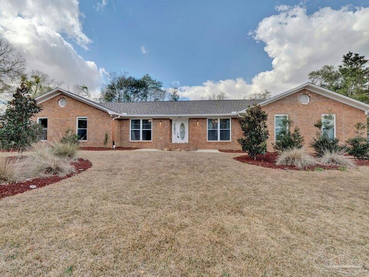 Property Photo:  1009 Fleming Dr  FL 32514 