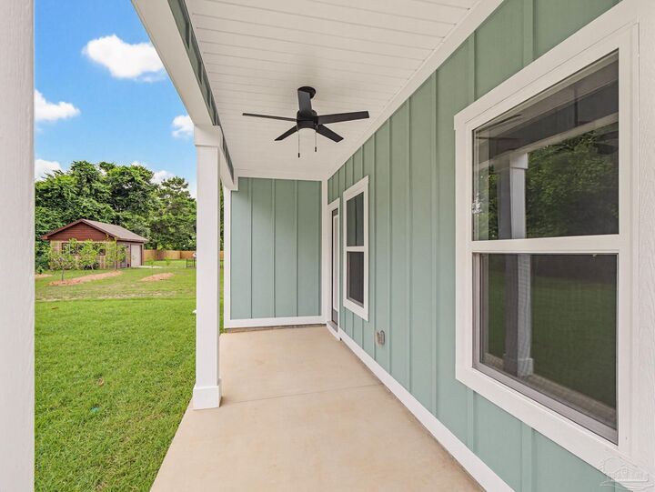 Property Photo: 3011 N 15th Ave FL 32583