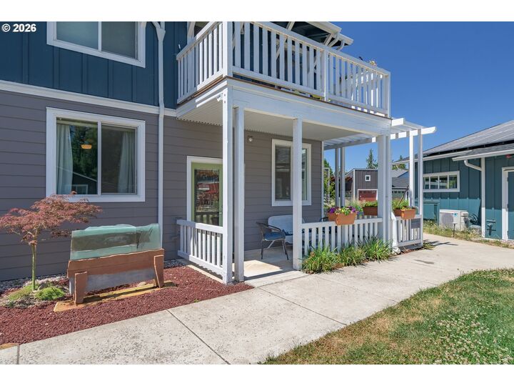 Property Photo:  172 Oakleigh Ln 513  OR 97404 