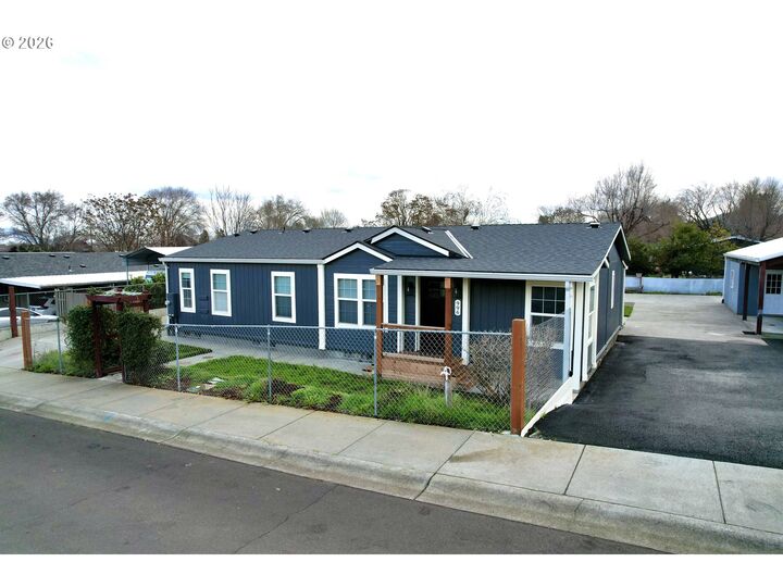 Property Photo: 996 Honey Do St OR 97058