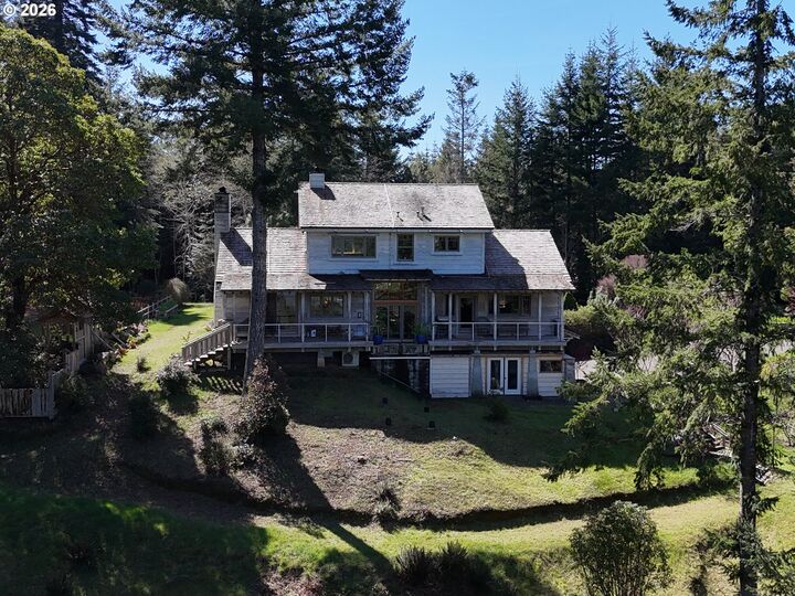 Property Photo:  97137 N Bank Rogue River Rd  OR 97444 