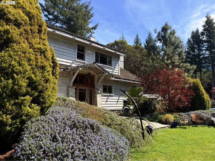 Property Photo: 97137 N Bank Rogue River Rd OR 97444
