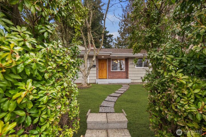 Property Photo:  2108 E 24th Street  WA 98310 